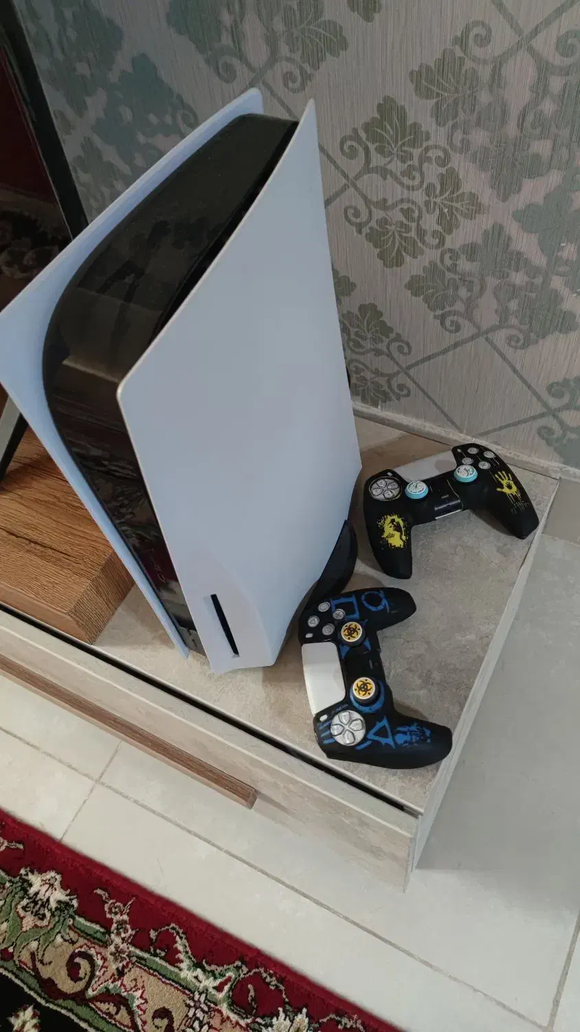 دستگاه پلی۵ با دسته اضافه ، پایه شارژر|کنسول، بازی ویدئویی و آنلاین|صدرا-فارس, فاز ۱|دیوار