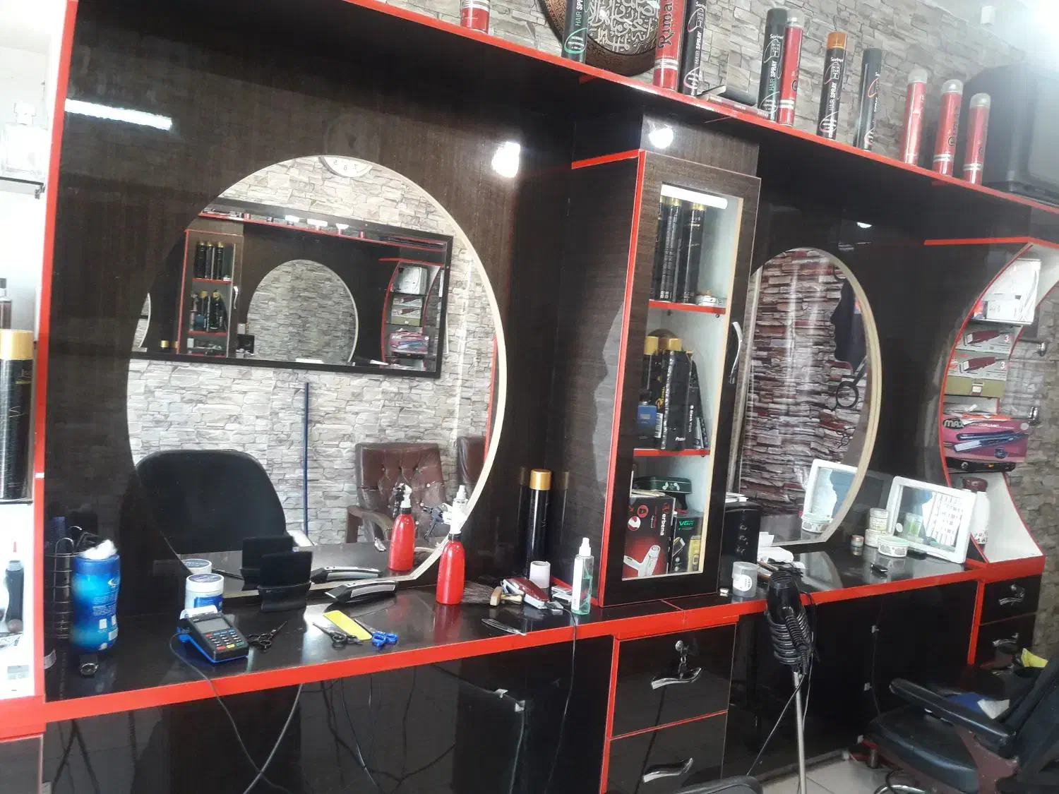 دکوراسیون آرایشگاه|آرایشگاه و سالن‌های زیبایی|اصفهان, دشتستان|دیوار
