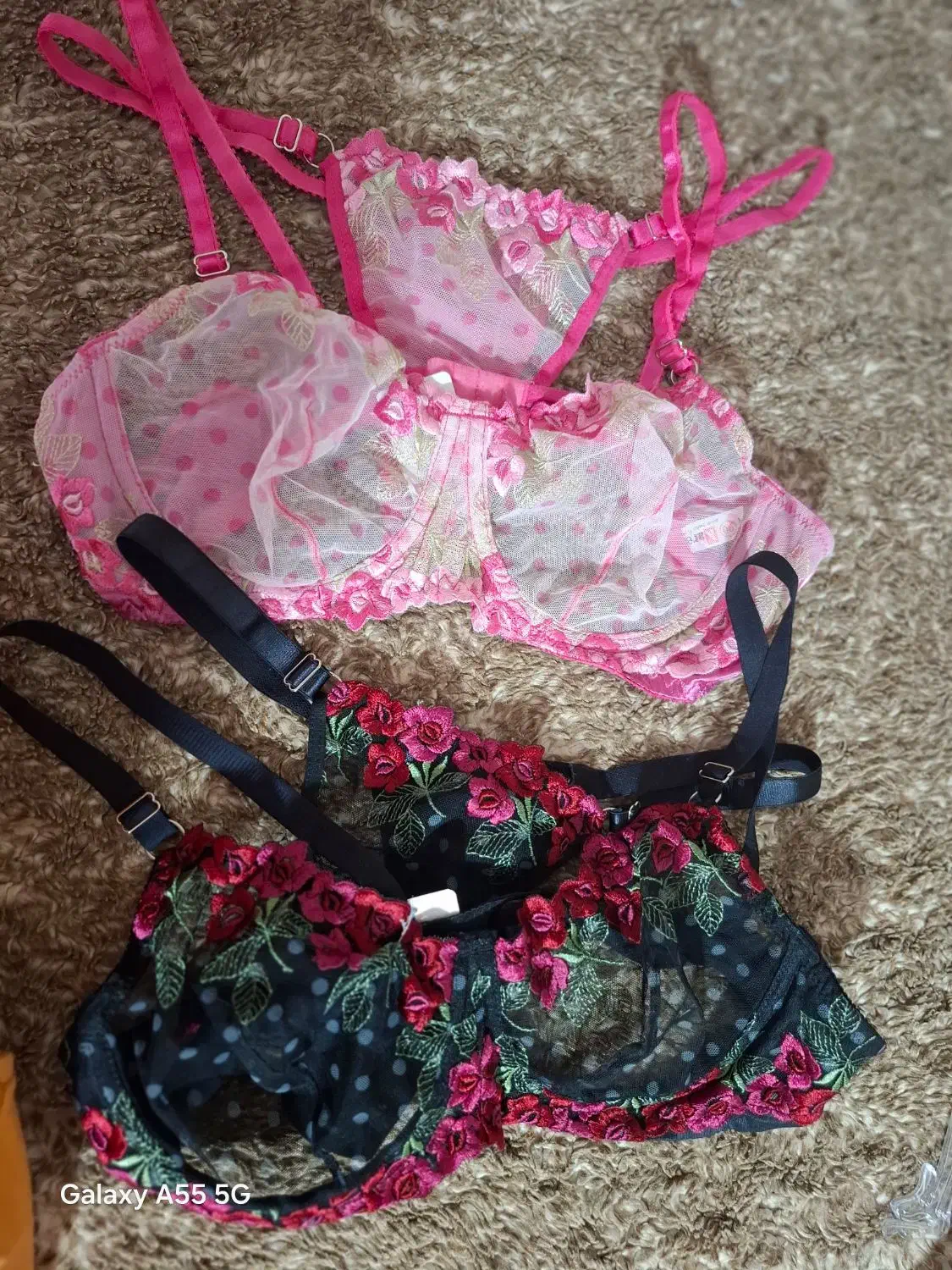 لباس زیر آیسان|لباس|نیشابور, بنیاد شهید|دیوار