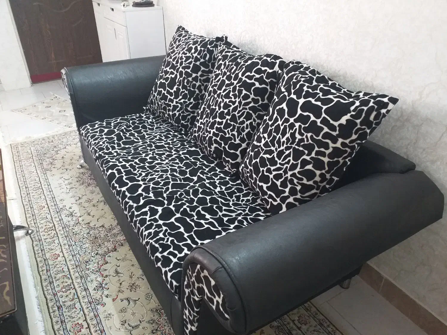 مبل پنج نفره به همراه میز ودو عسلی|مبلمان خانگی و میز عسلی|نهاوند, |دیوار