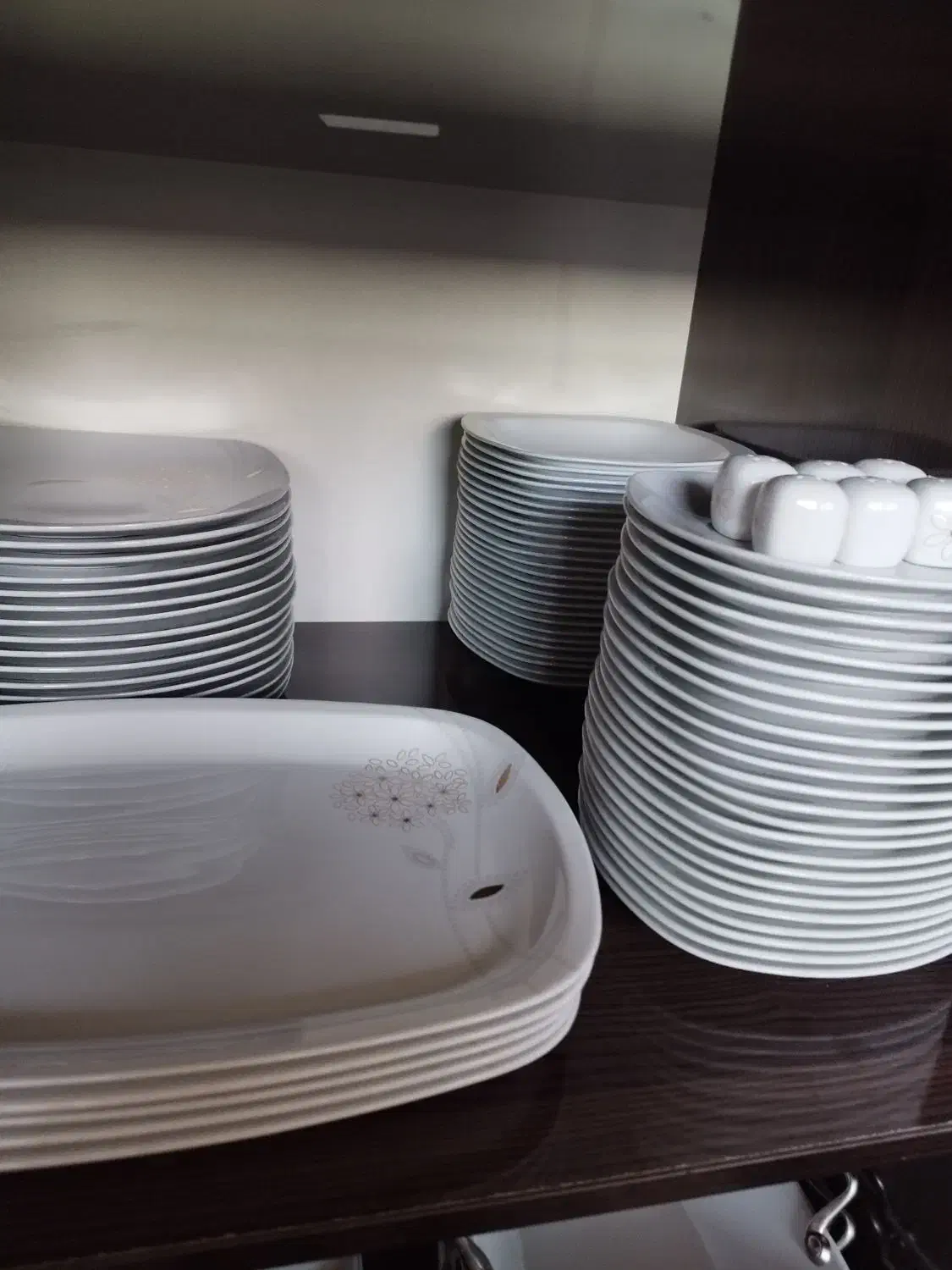 سرویس18 نفره چینی زرین گلدن لوتوس|ظروف سرو و پذیرایی|شاهینشهر, طالقانی|دیوار