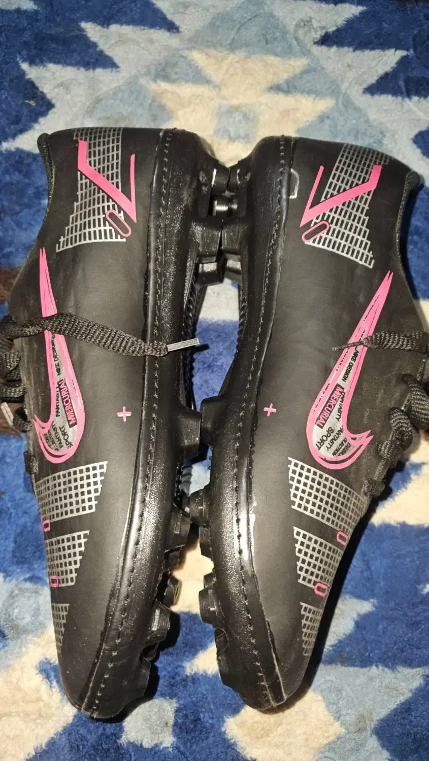 کفش چمنی|تجهیزات ورزشی|بم, |دیوار