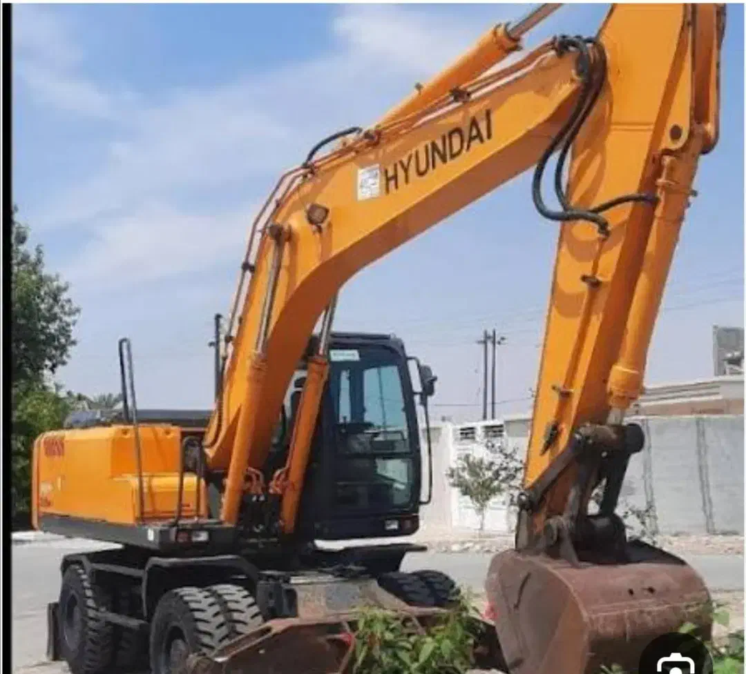 بیل مکانیکی لاستیکی اجاره ای- شهرک صنعتی شیراز|خدمات حمل و نقل|شیراز, شهرک صنعتی شیراز|دیوار