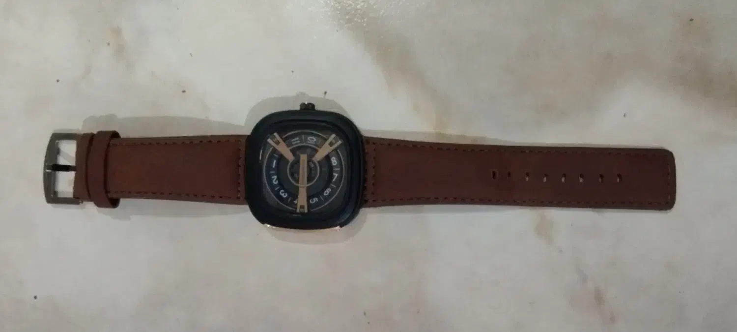 سه عدد ساعت مچی|ساعت|قدس, شهر‌قدس|دیوار