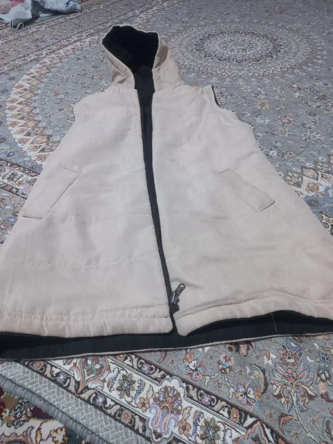 پافر|لباس|مشهد, قائم|دیوار