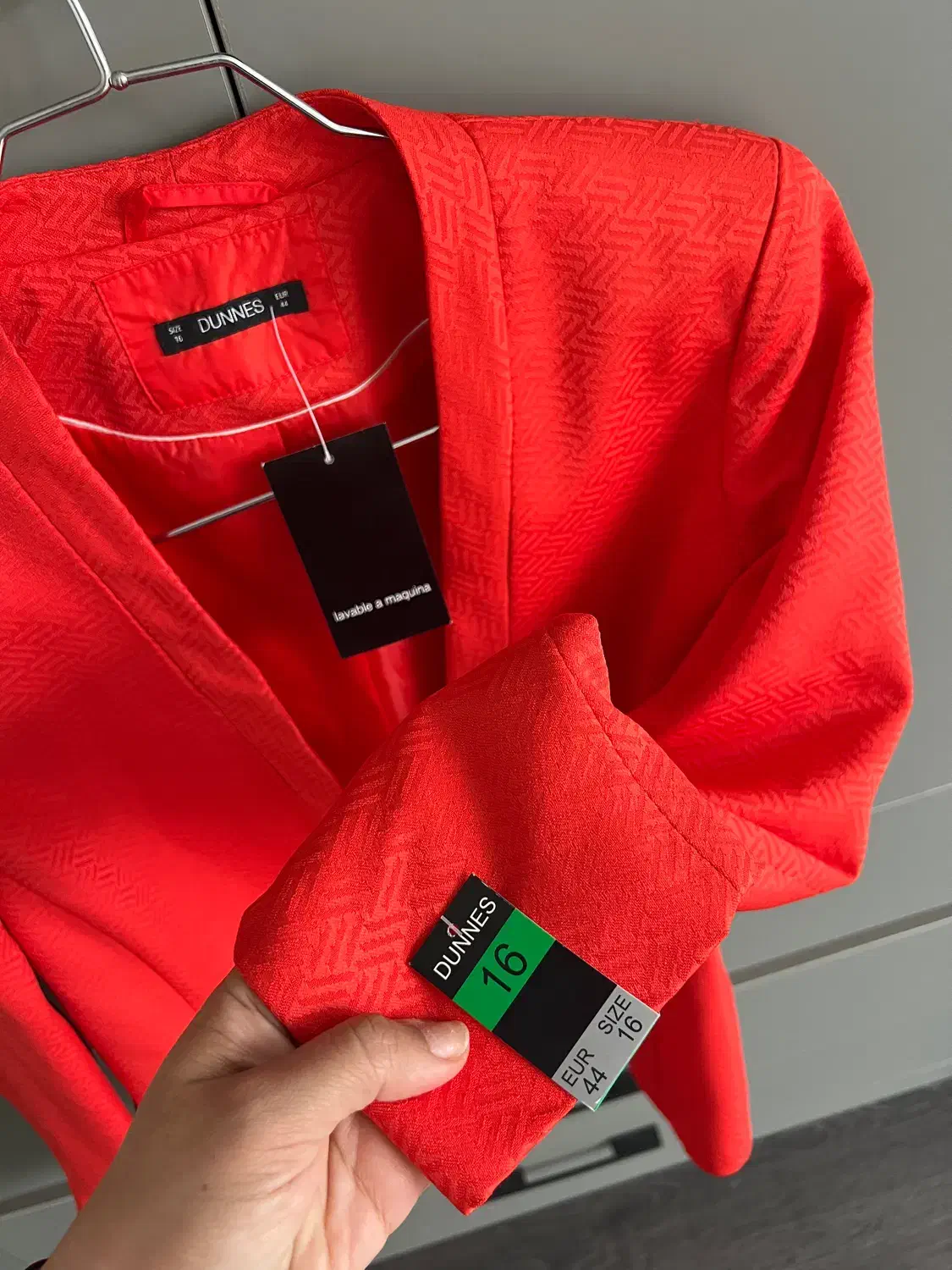 کت مجلسی|لباس|بابلسر, |دیوار