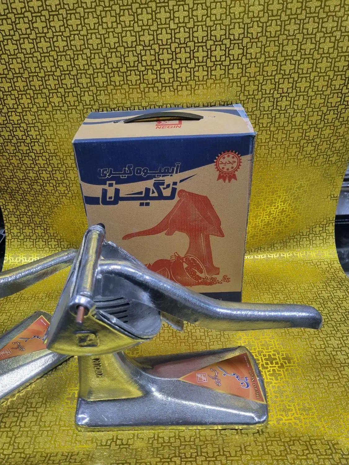 آب انار گیری پایه دار نگین دستی کار /حلما تجاری|آبمیوهگیر و آبمرکباتگیر|کرج, اصفهانیها|دیوار