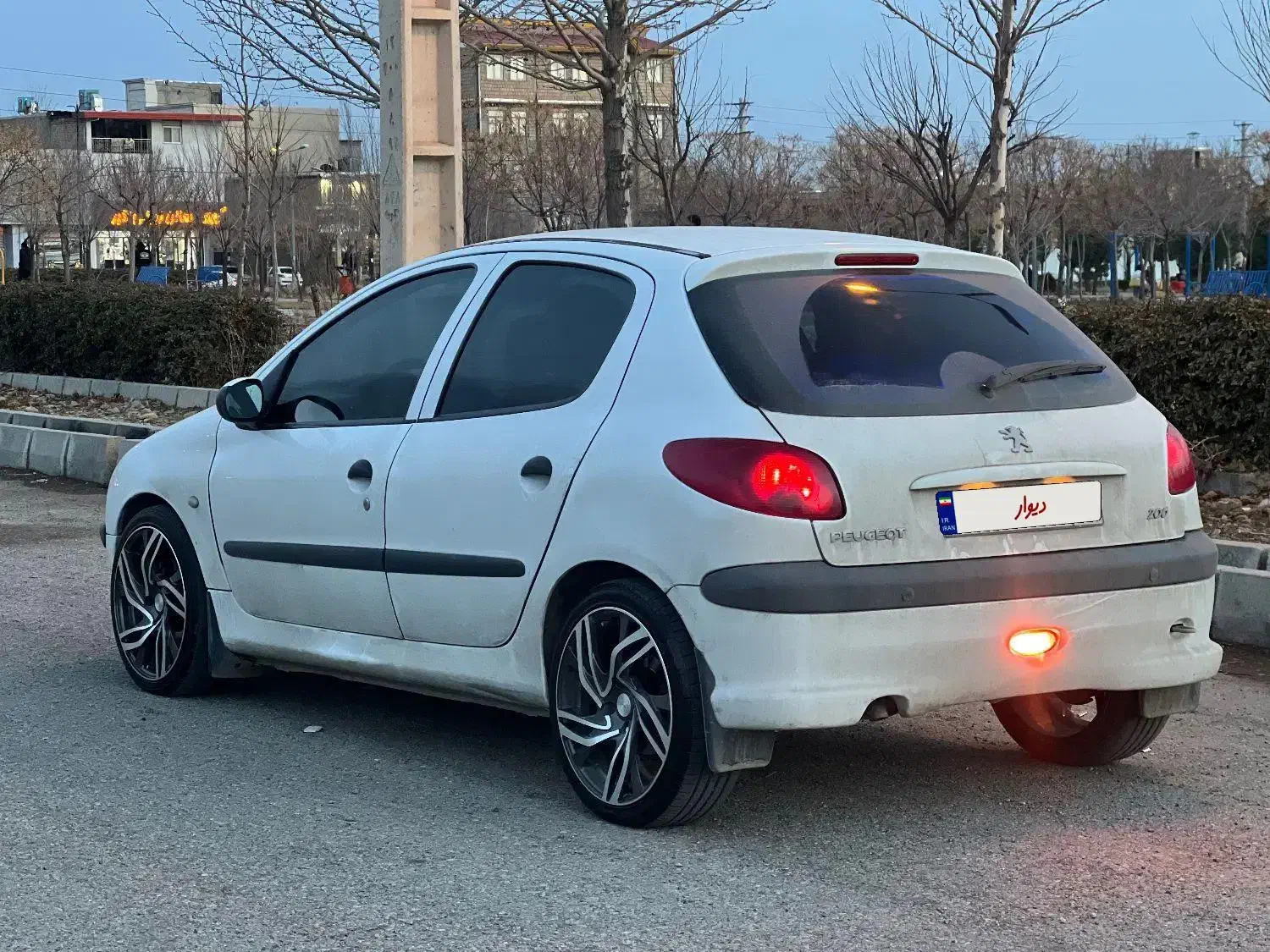 206 تیپ 5 آخر 95|خودرو سواری و وانت|هشتگرد, شهرک جهان ویلا (درخشانیه)|دیوار