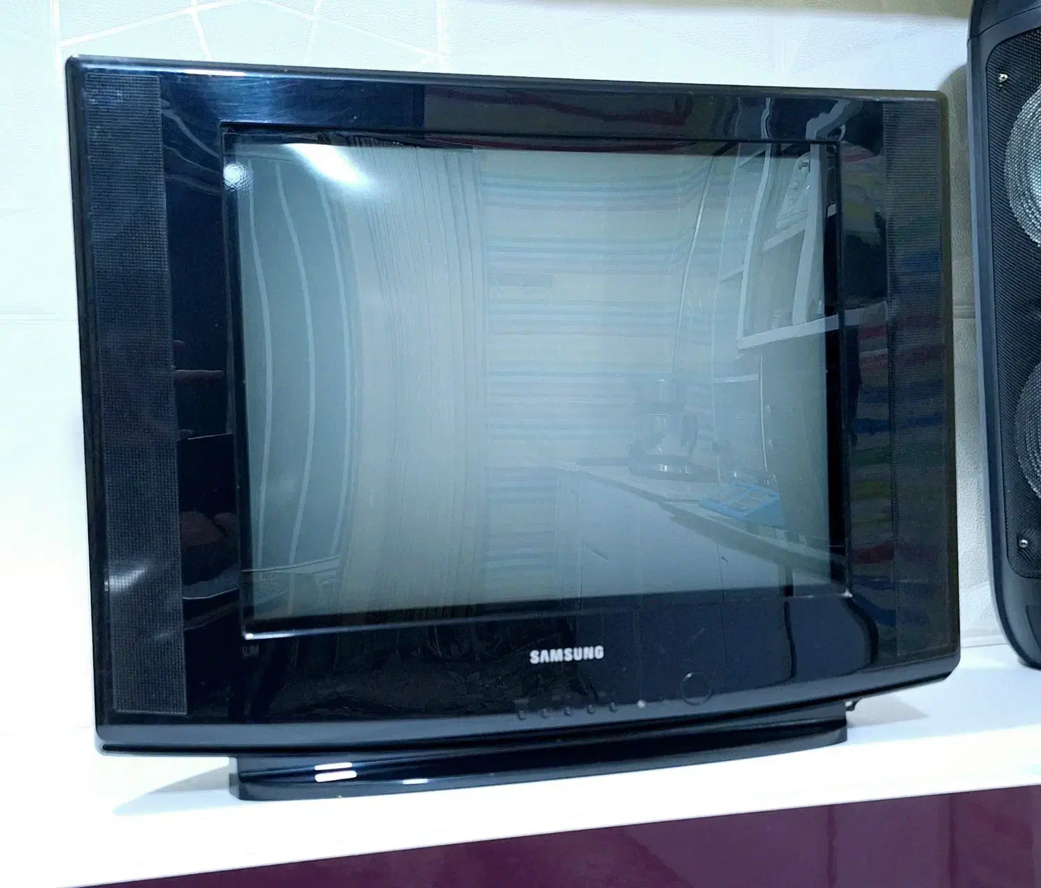 تلویزیون رنگی ۲۱اینچ بادیجتال کاملا سالم|تلویزیون و پروژکتور|مراغه, |دیوار