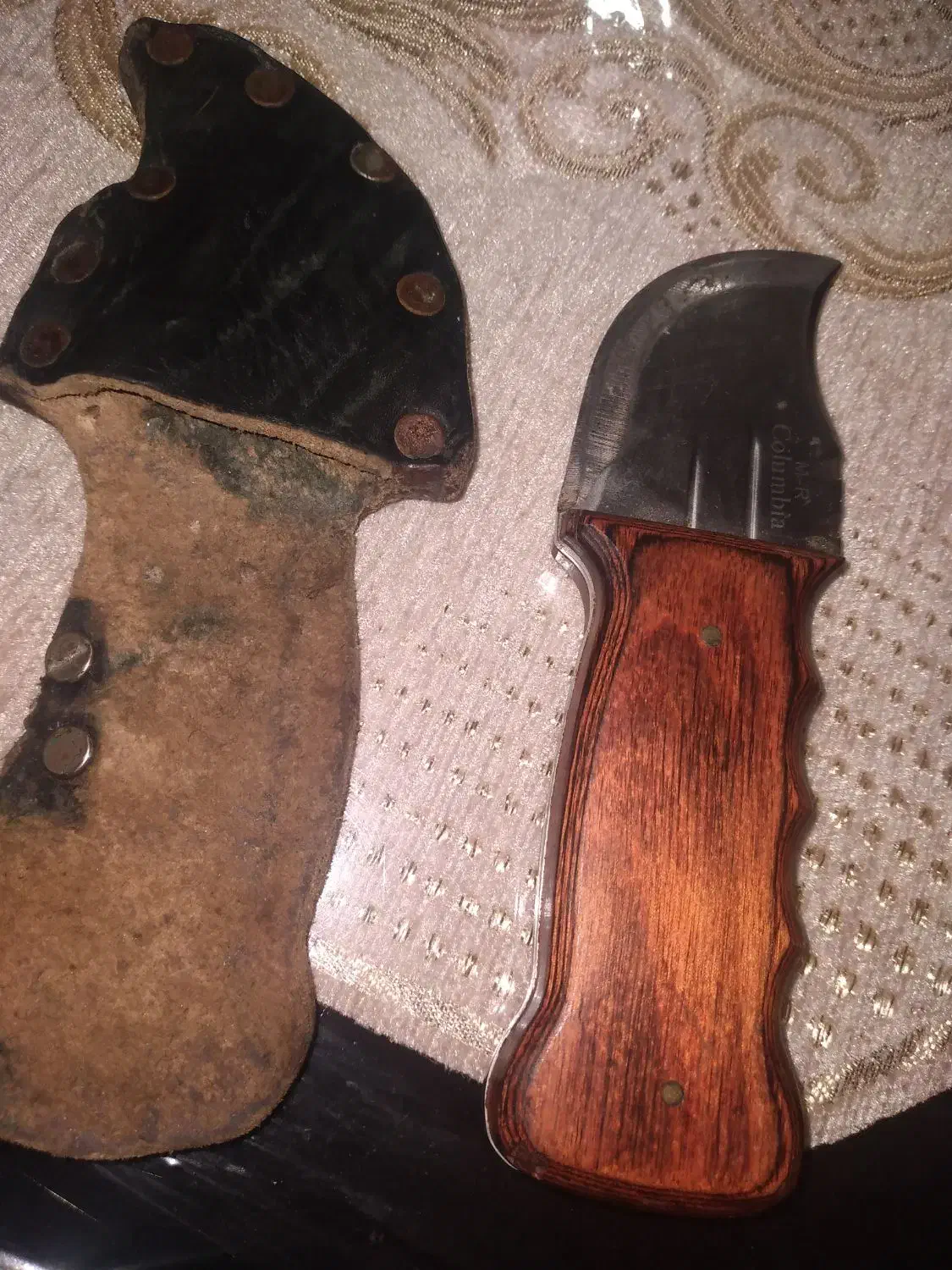 چاقو همراه با قلاف|کلکسیون اشیاء عتیقه|خرمدره, |دیوار