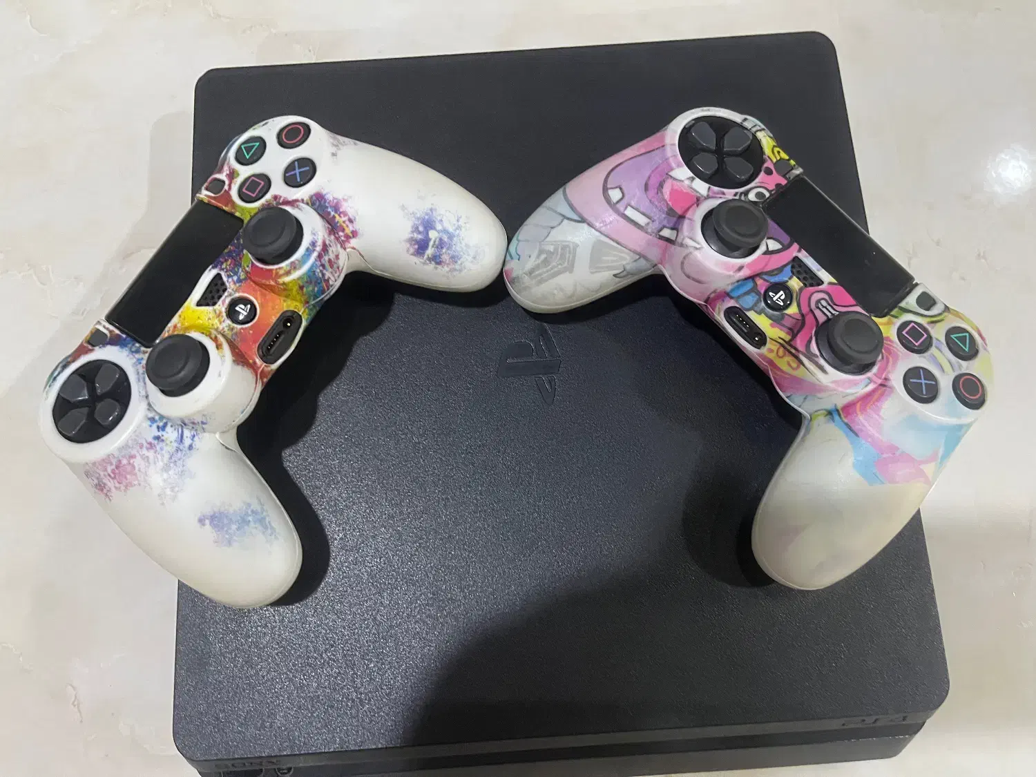 PS4یک ترا کاملا سالم با ۱۳ بازی جدید ۳ دسته شارژر‌|کنسول، بازی ویدئویی و آنلاین|اصفهان, شهرک ولیعصر|دیوار