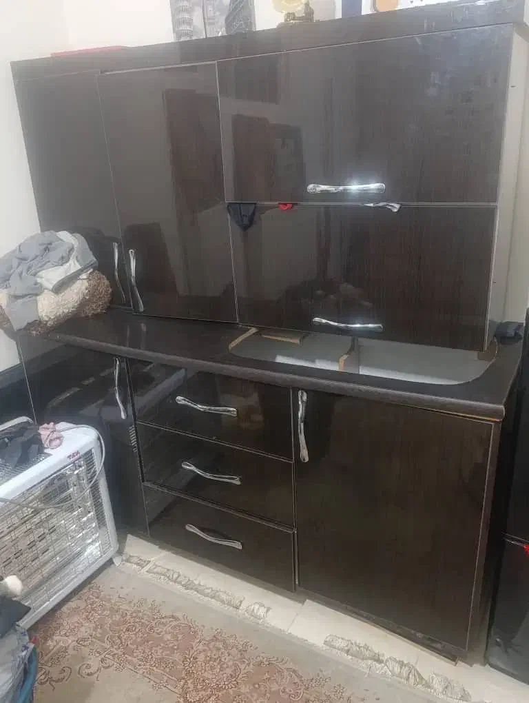 کابینت های گلاس کاملا تمیز در حد نو مناسب جهیزیه|مصالح و تجهیزات ساختمان|شاهین‌شهر, سعدی شمالی|دیوار