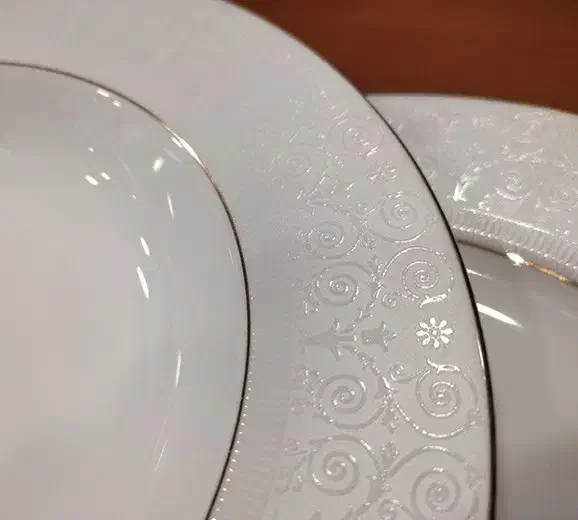 سرویس 18 نفره چینی زرین در حد نو|ظروف سرو و پذیرایی|الوند, |دیوار