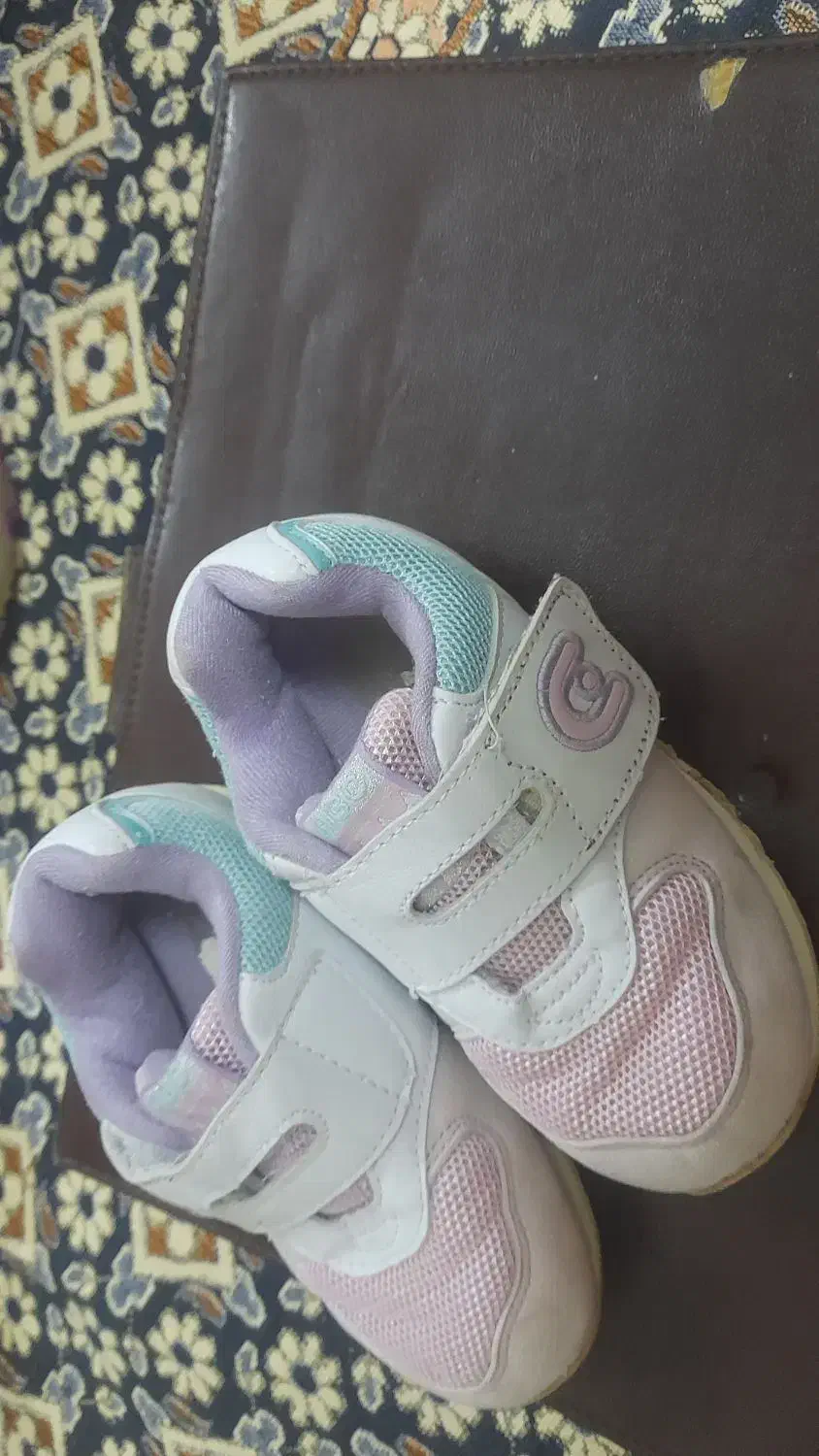 کفش بچه دخترانه سالم .واگذاری رایگان|کفش و لباس بچه|اردبیل, |دیوار