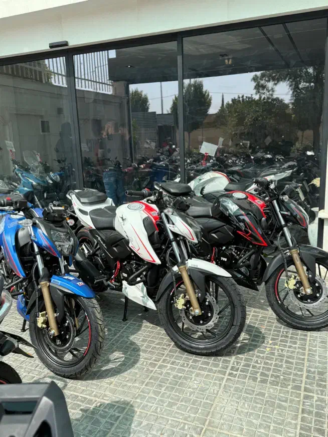 آپاچی ۲۰۰ نیوفیس TVS (بدون چک و پیش)|موتورسیکلت|شیراز, شیشه‌گری|دیوار