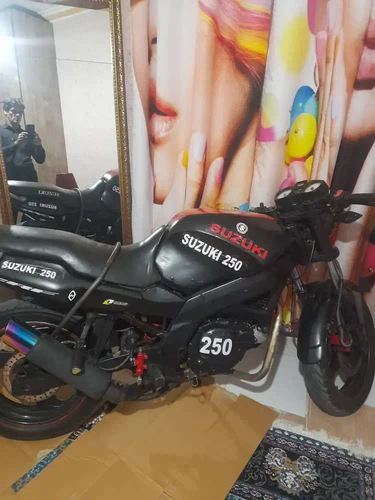 موتور سنگین|موتورسیکلت|اندیشه, اندیشه فاز ۳|دیوار