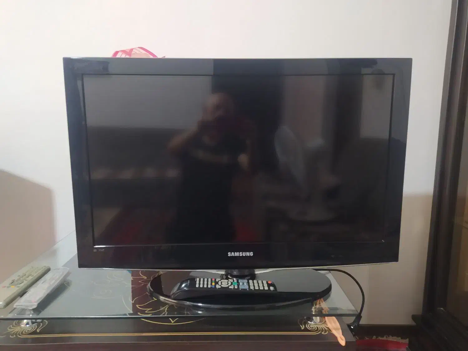 تلویزیون|تلویزیون و پروژکتور|میانه, |دیوار