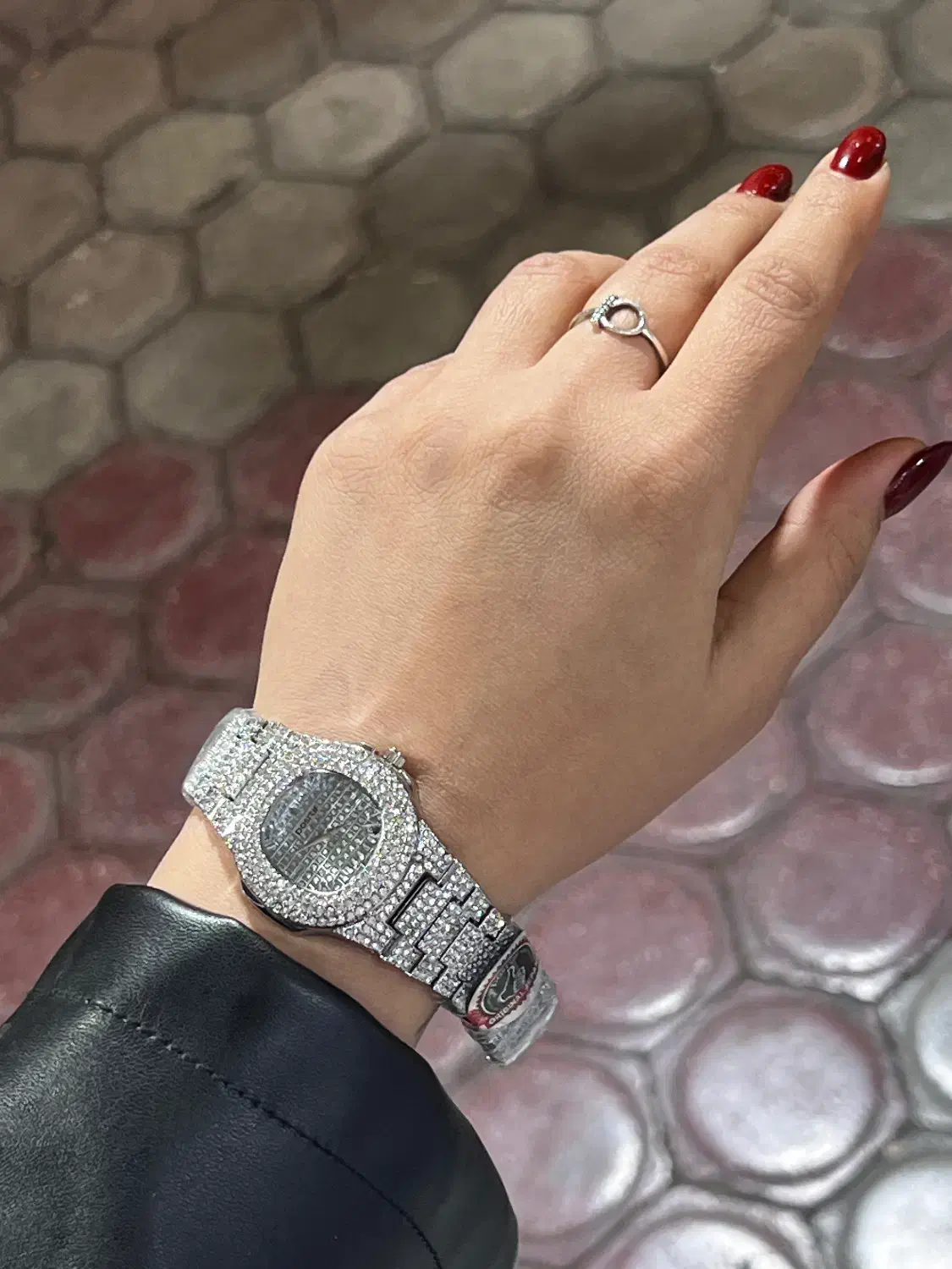 ساعت فول نگین|ساعت|خمینی‌شهر, |دیوار