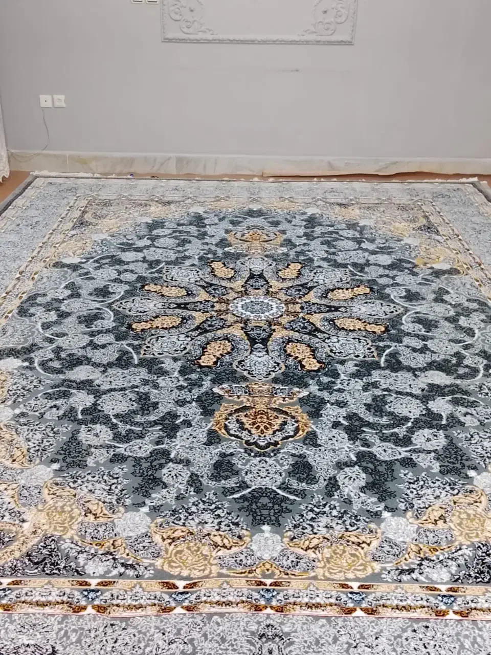 انبار فرش خدادادی زده به سیم آخر فرش رو میده ۴/۰۰|فرش|شاهینشهر, برخوار غرب|دیوار