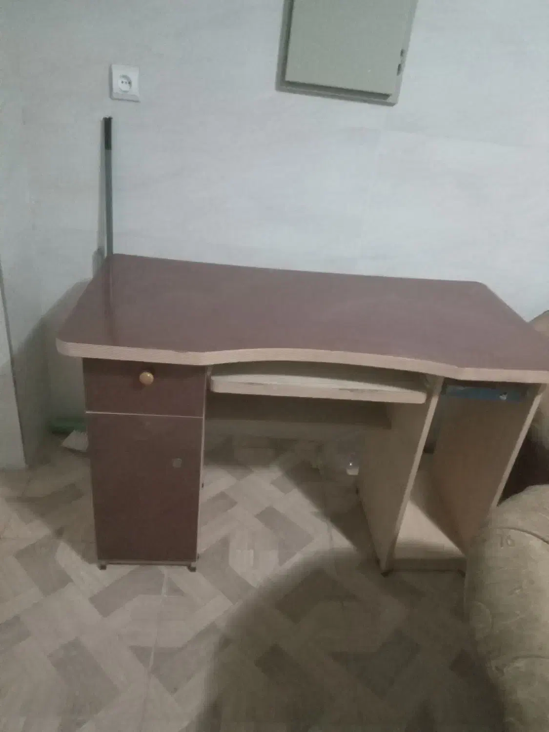 فروش میز کامپیوتر سالم و تمیز|میز تحریر و کامپیوتر|نجف‌آباد, طالقانی|دیوار