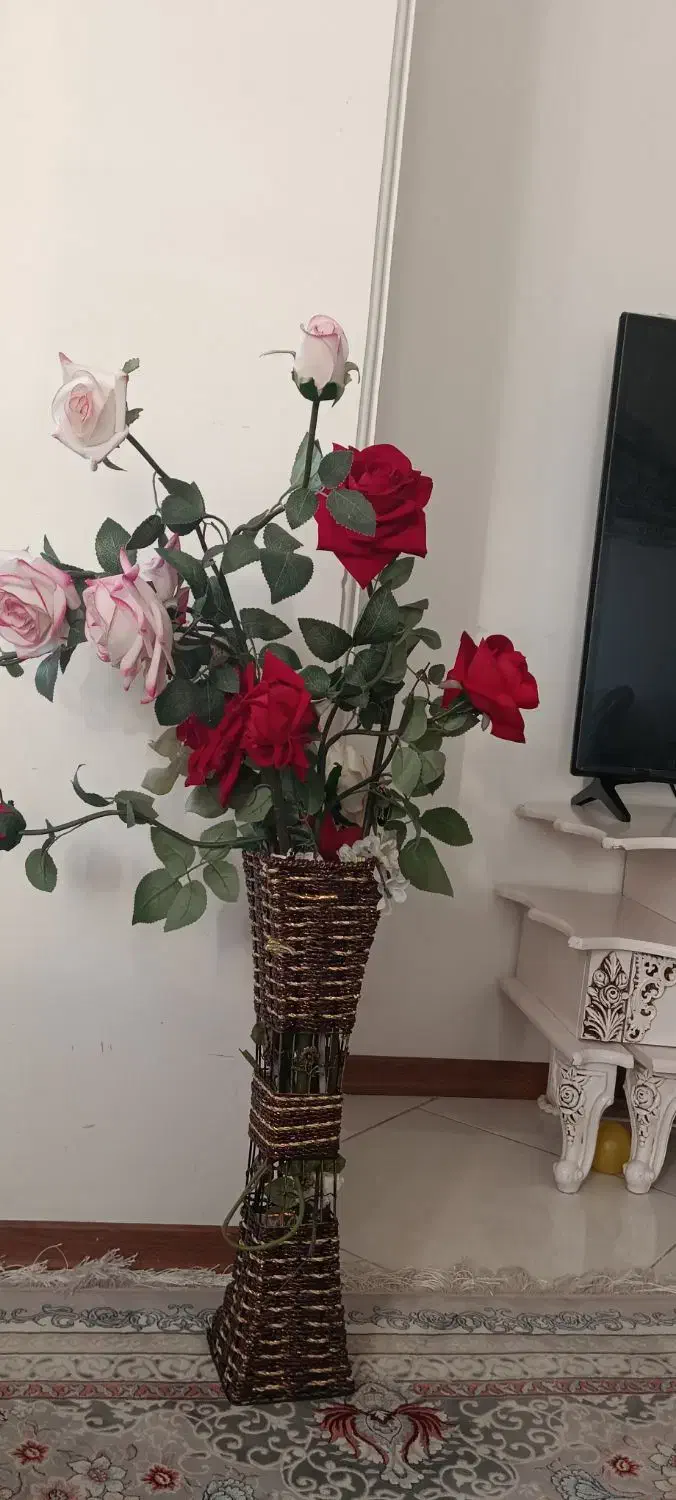 گل رز زیبا باگلدون|گل مصنوعی|رودهن, |دیوار