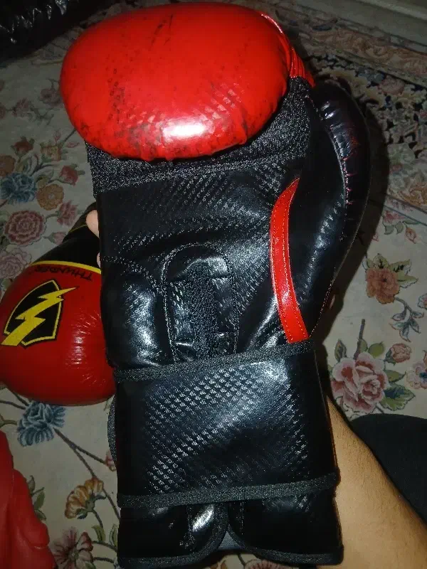 دستکش بوکس و لوازم رزمی توافقی|تجهیزات ورزشی|قم, باغ شریفی|دیوار