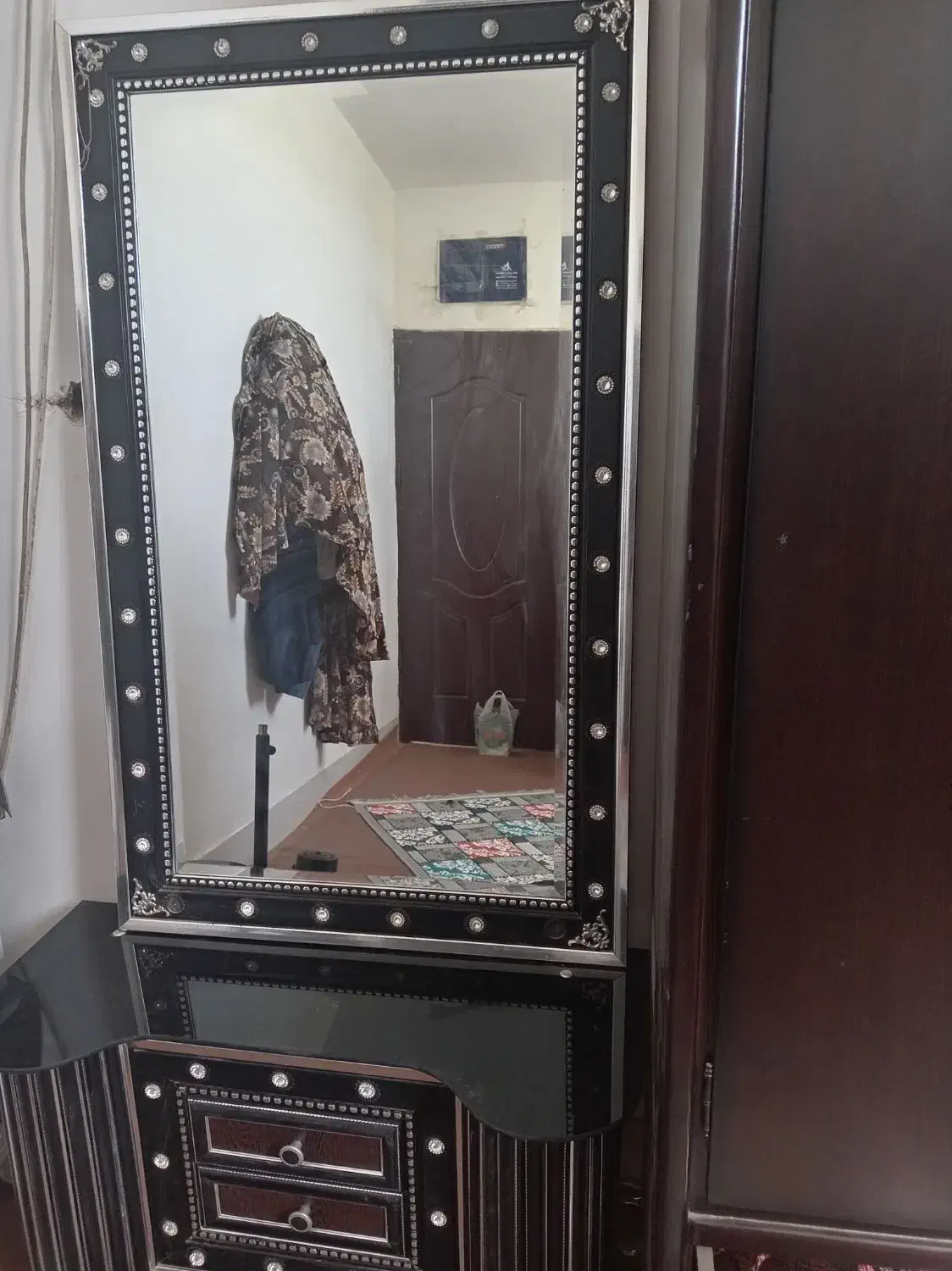 میزارایش|آینه|نیشابور, ریوند|دیوار