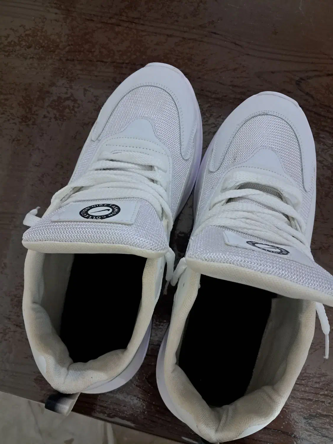 کتانی سفید فقط پانصد هزار تومان|کیف، کفش، کمربند|رشت, بوسار|دیوار