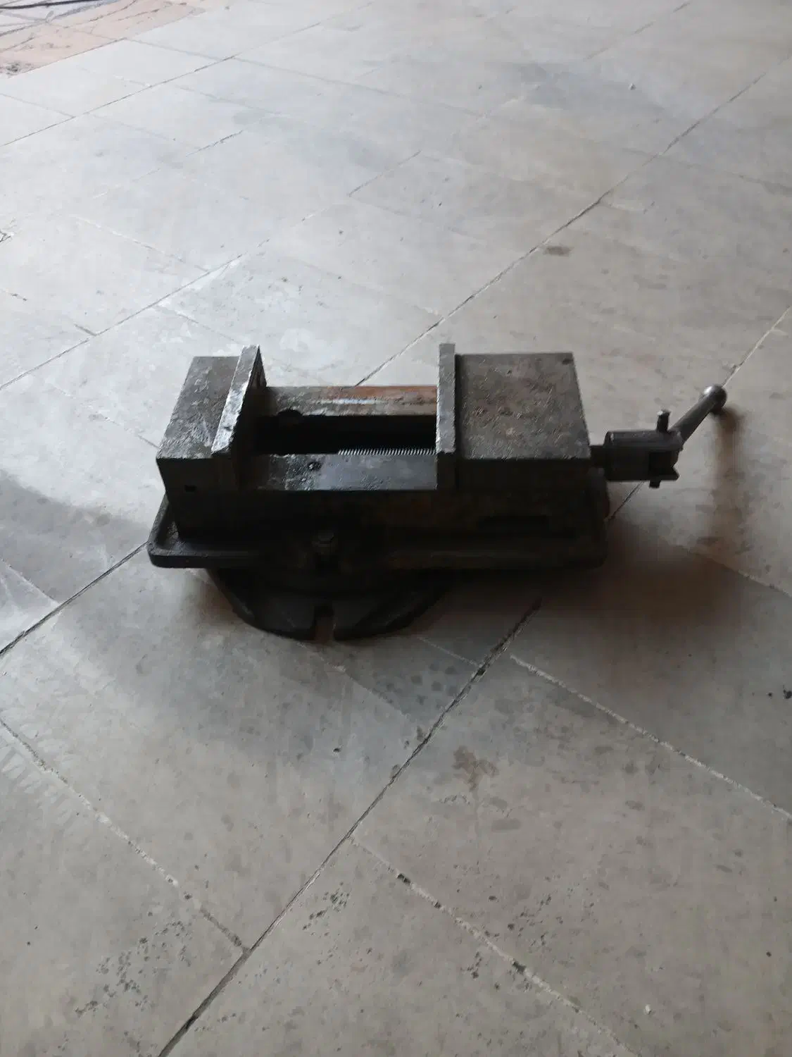 گیره سنگین تراشکاری قدیمی|ابزارآلات|اندیشه, شهرک کوثر|دیوار