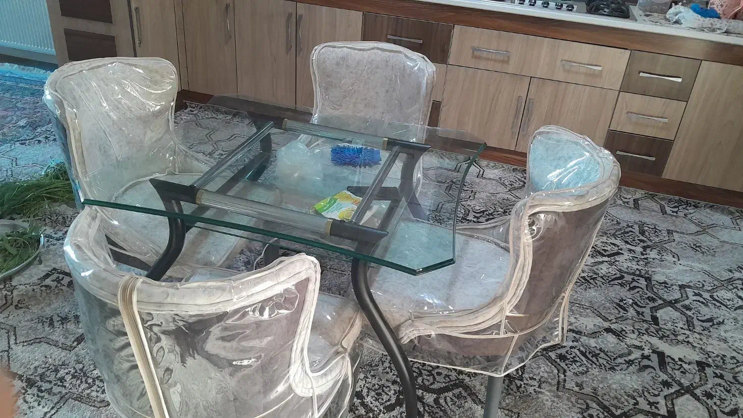 میز غذاخوری ۴نفره باصندلی راحتی|میز و صندلی غذاخوری|خرمدره, |دیوار