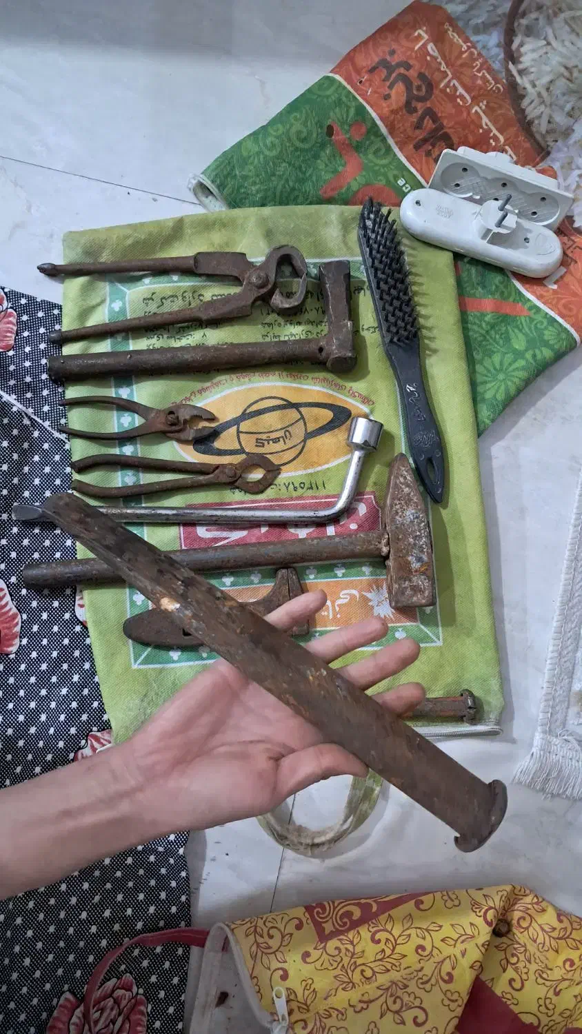 ابزارآلات و دربازکن و مثلث خطر|ابزارآلات|مشهد, رده|دیوار