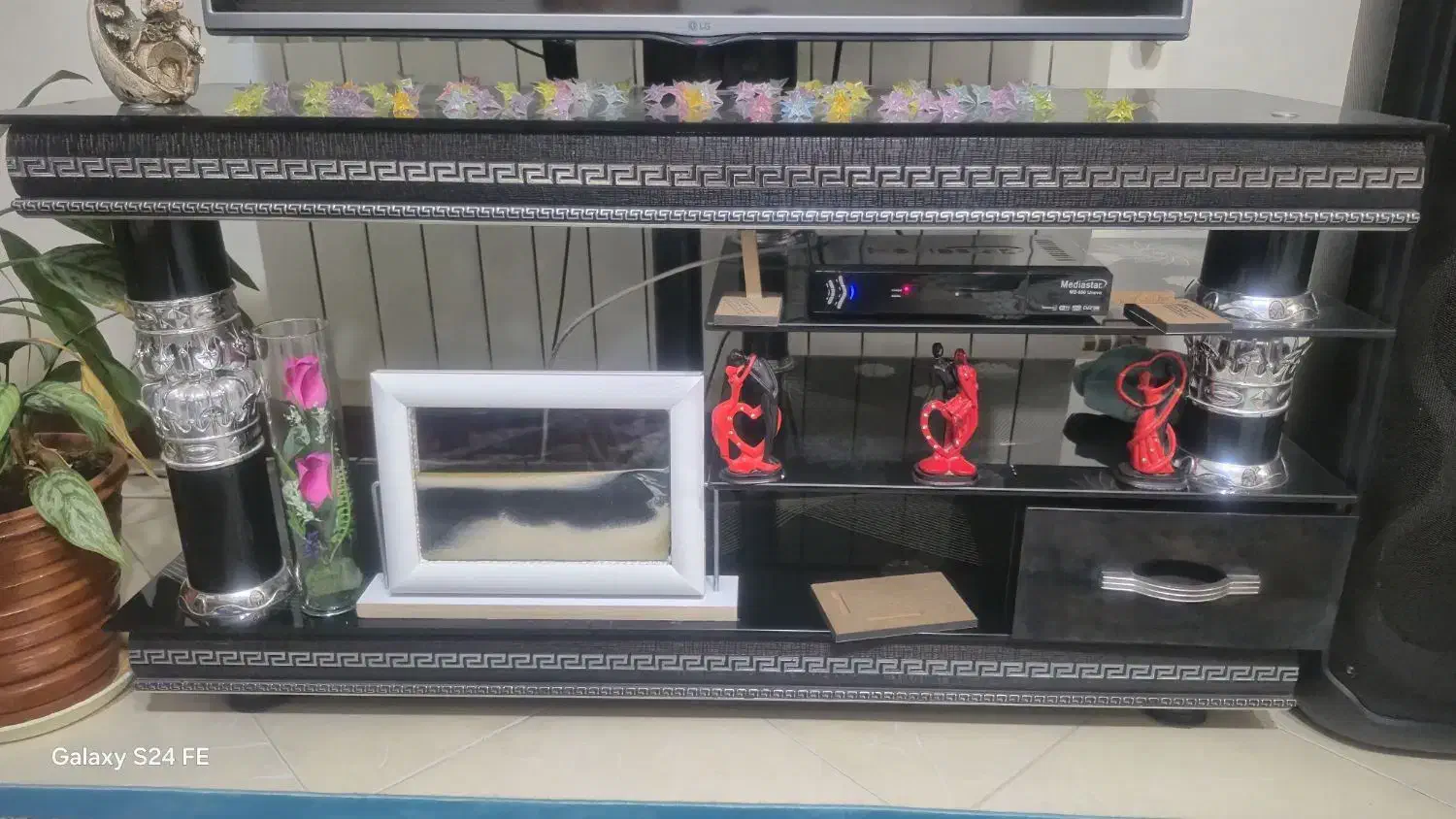 زیرتلویزیونی ورساج سالم وتمیز|میز تلویزیون|خمینی‌شهر, |دیوار