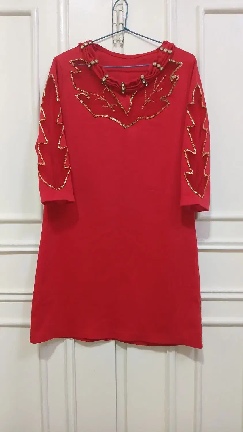 پیراهن زنانه|لباس|قم, وادی السلام|دیوار