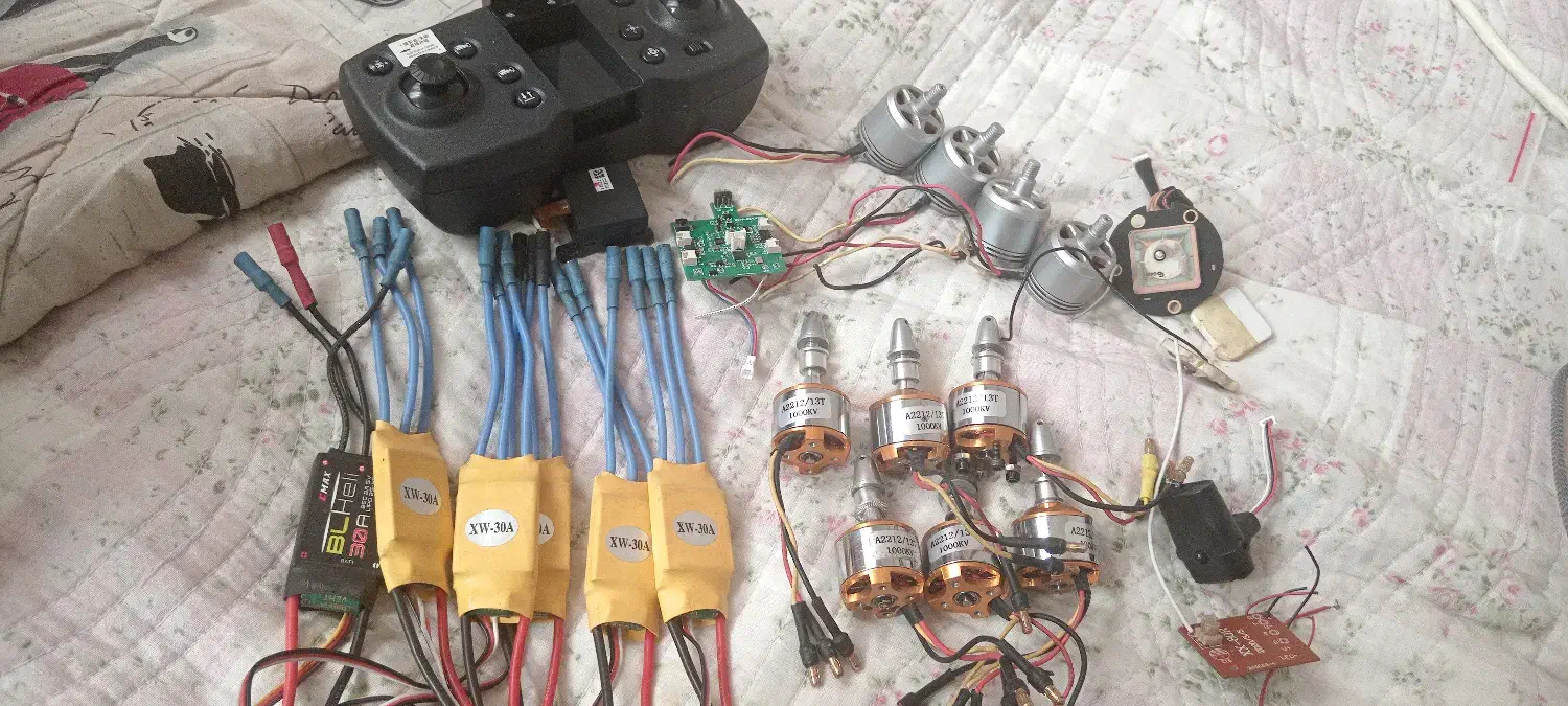 کلیه قطعات ساخت کوادکوپتر و هگزا کوپتر|اسباببازی|مراغه, |دیوار