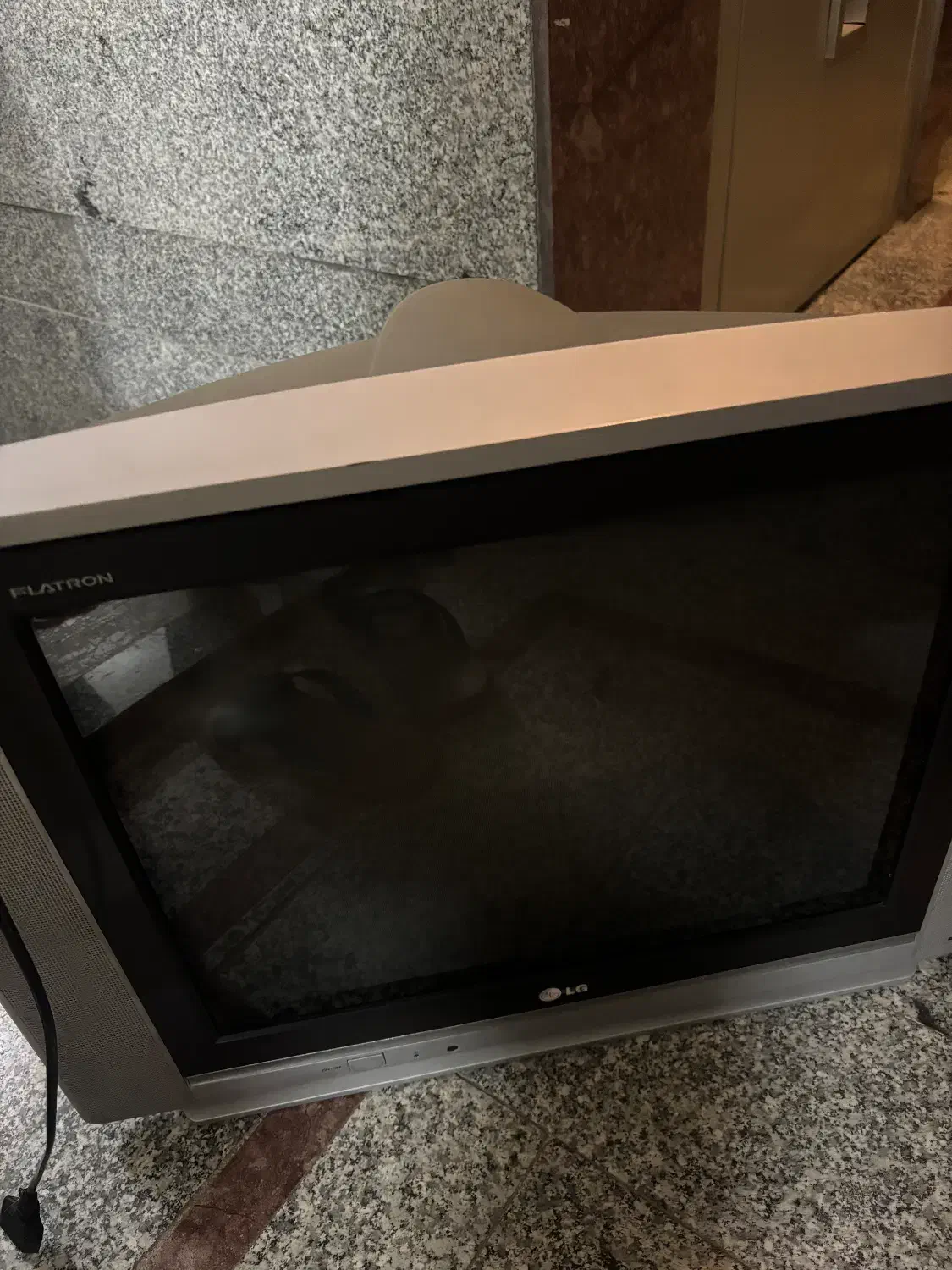 میز تلویزیون و تلیویزیون|میز تلویزیون|بروجرد, |دیوار