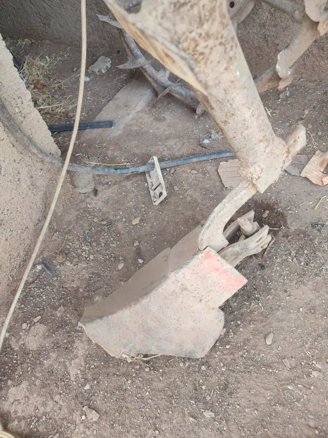 تیلرباوسایل|ماشین‌آلات صنعتی|اقبالیه, |دیوار