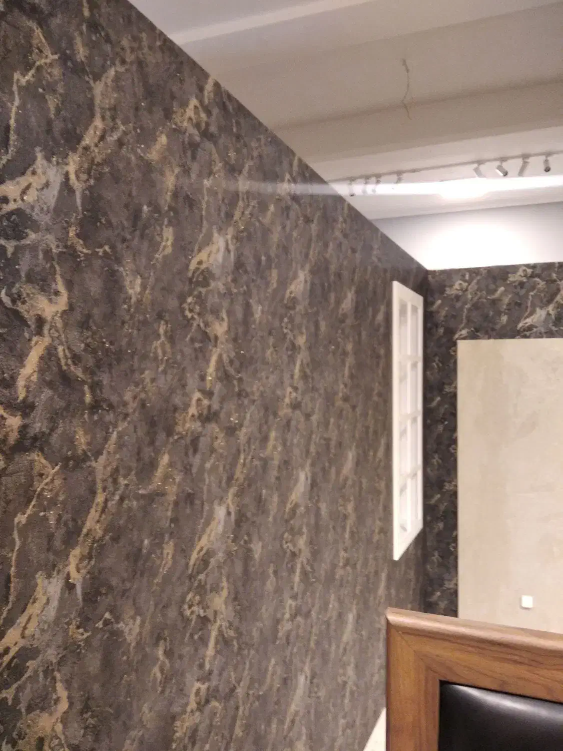 رنگ آمیزی+ کاغذدیواری|خدمات پیشه و مهارت|زاهدان, |دیوار