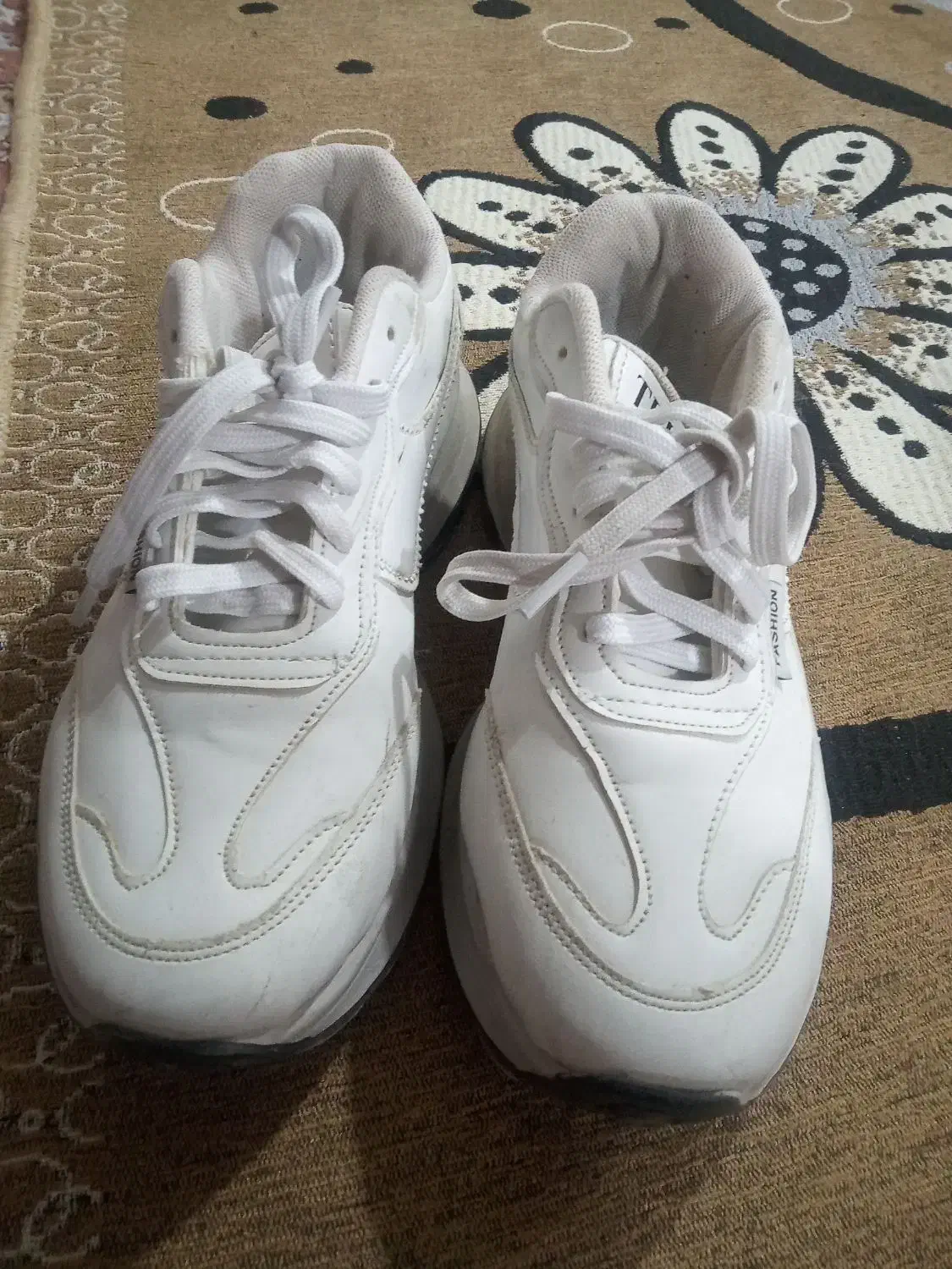 کتونی سایز۳۸درحدنویک باربیشترپوشیده نشده|کیف، کفش، کمربند|بسطام, |دیوار