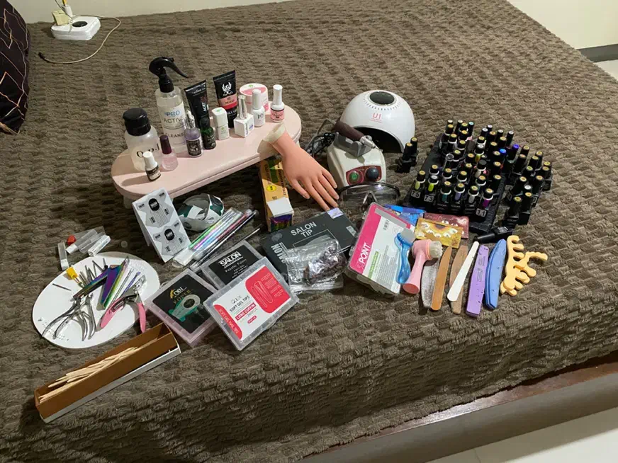 فروش فوری وسایل کامل کاشت ناخن|آرایشگاه و سالنهای زیبایی|پرند, فاز ۶|دیوار