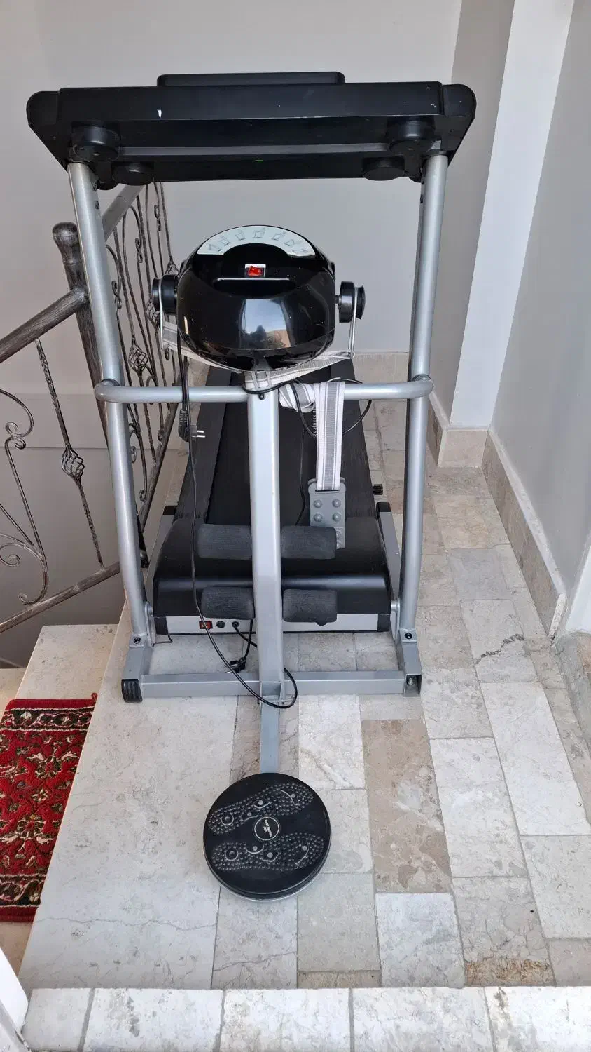 یک دستگاه ترمیل|تجهیزات ورزشی|خمینی‌شهر, |دیوار