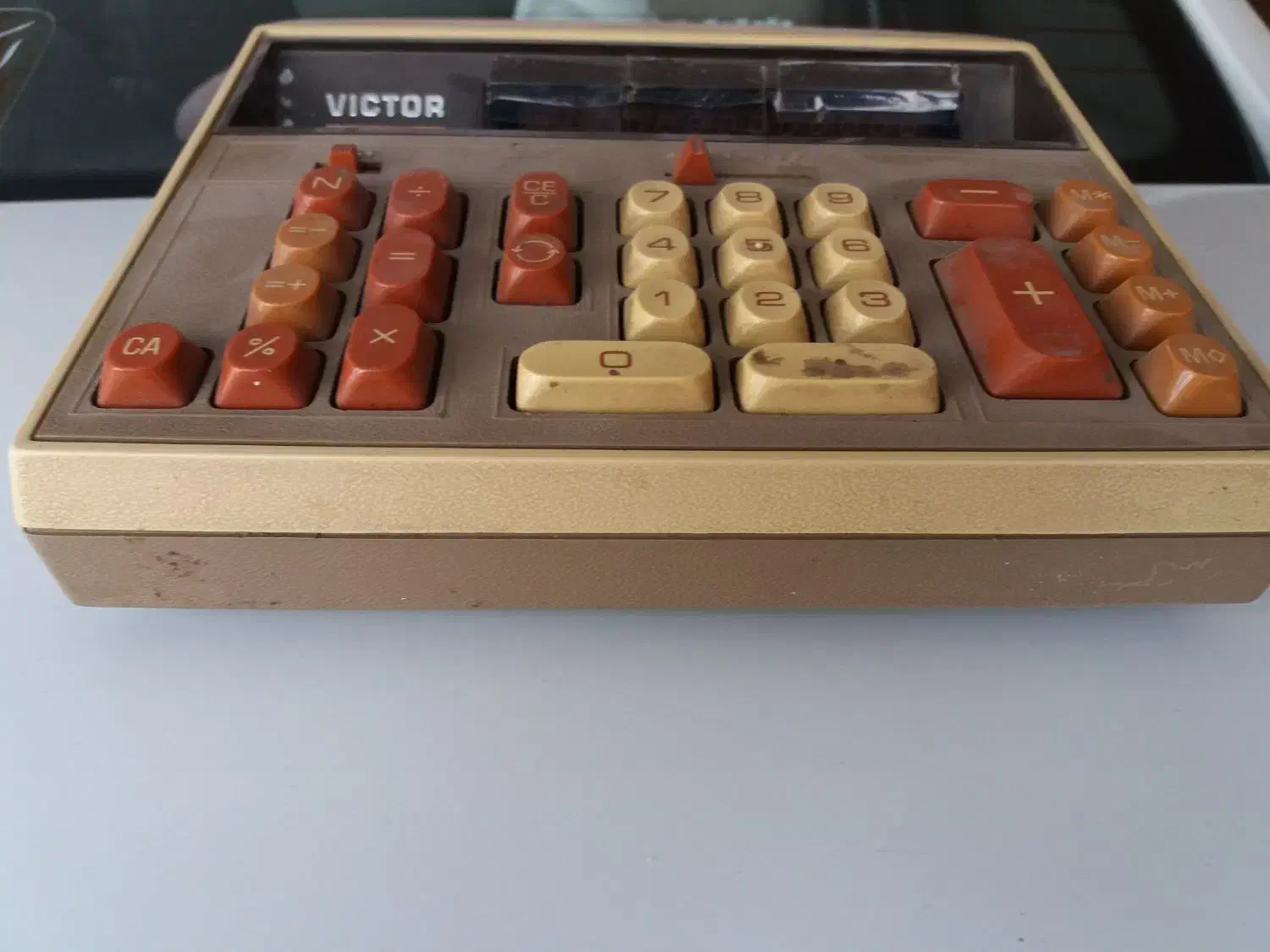 ماشین حساب قدیمی|کلکسیون اشیاء عتیقه|قم, نیروگاه|دیوار