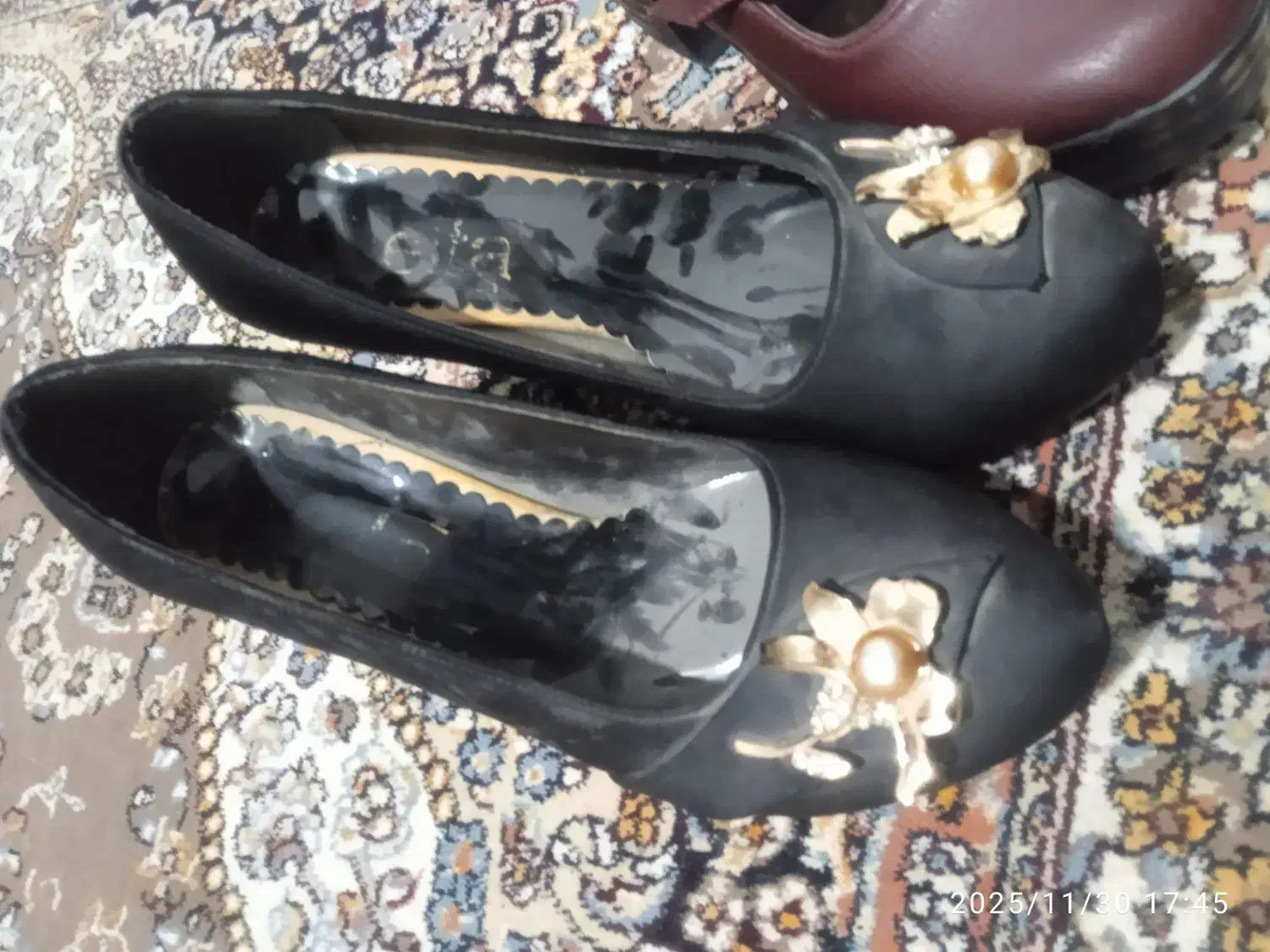 دوجفت کفش|کیف، کفش، کمربند|زهک, |دیوار