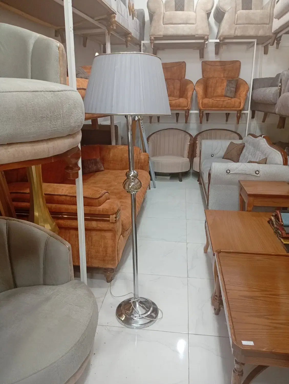 اپاژور|چراغ خواب و آباژور|تربت جام, والفجر|دیوار