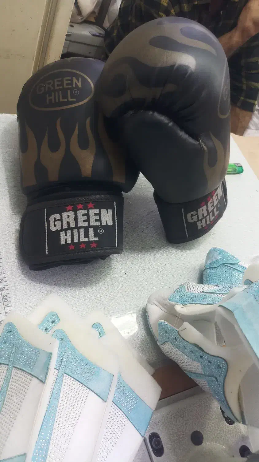 یک جفت دستکش حرفه ای بوکس و ورزشهای رزمی|تجهیزات ورزشی|تهران, امین حضور|دیوار