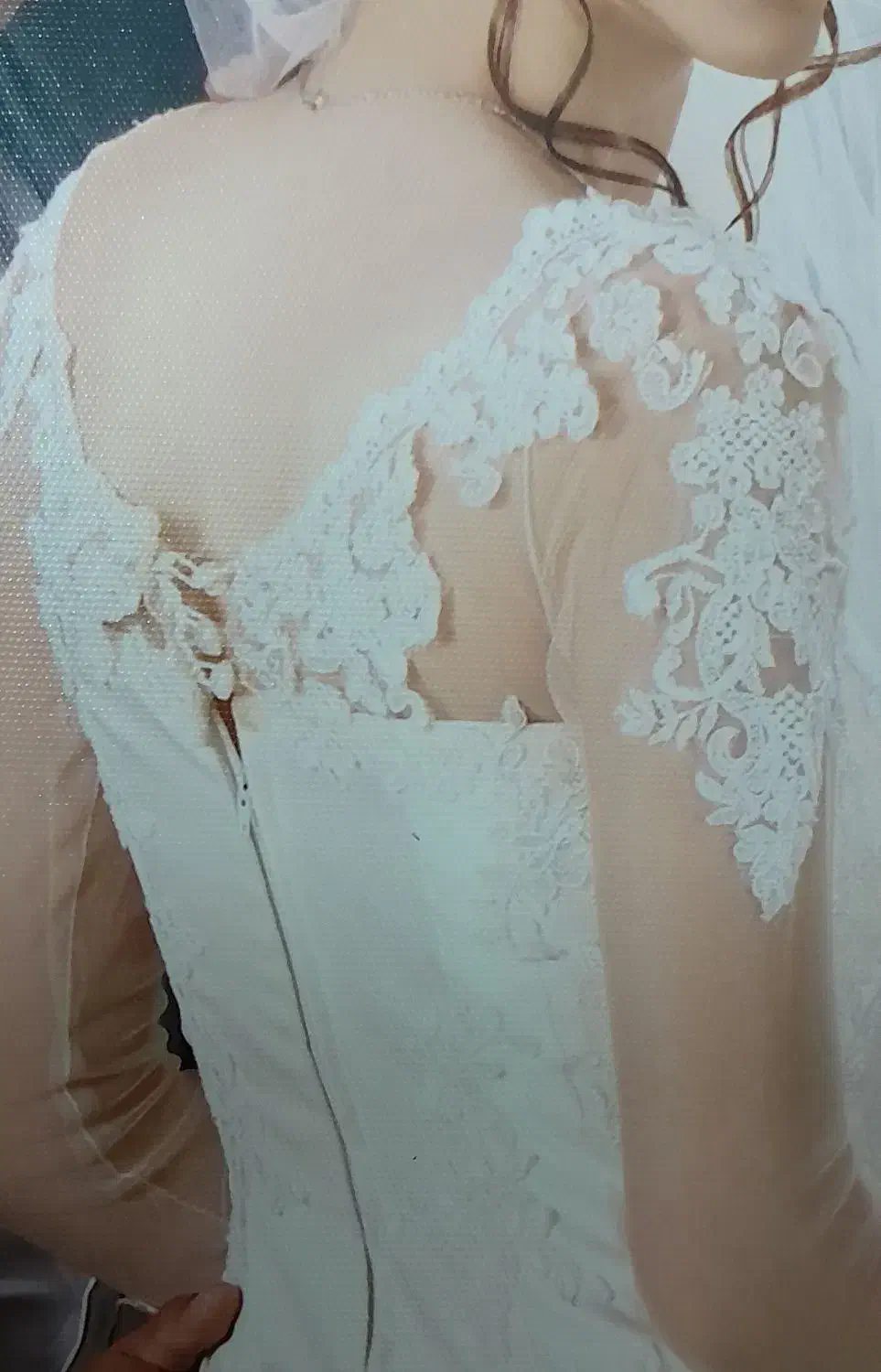 لباس عروس|لباس|فردیس, منظریه|دیوار