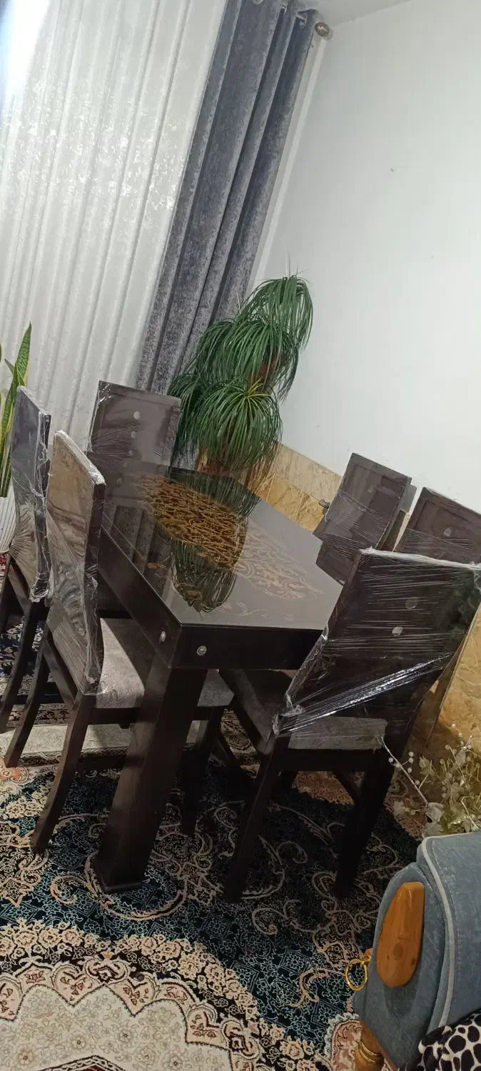 میزو صندلی ناهارخوری ۶نفره کاملا سالم وتمیز|میز و صندلی غذاخوری|شیراز, کوشک میدان|دیوار