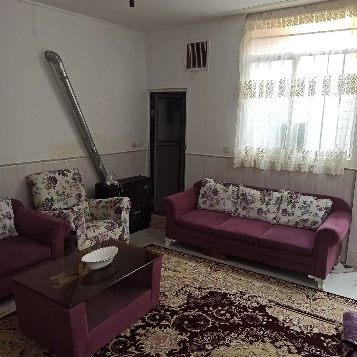 مبل ۷ نفره با میز فروش فوری|مبلمان خانگی و میز عسلی|قم, شهر قائم|دیوار