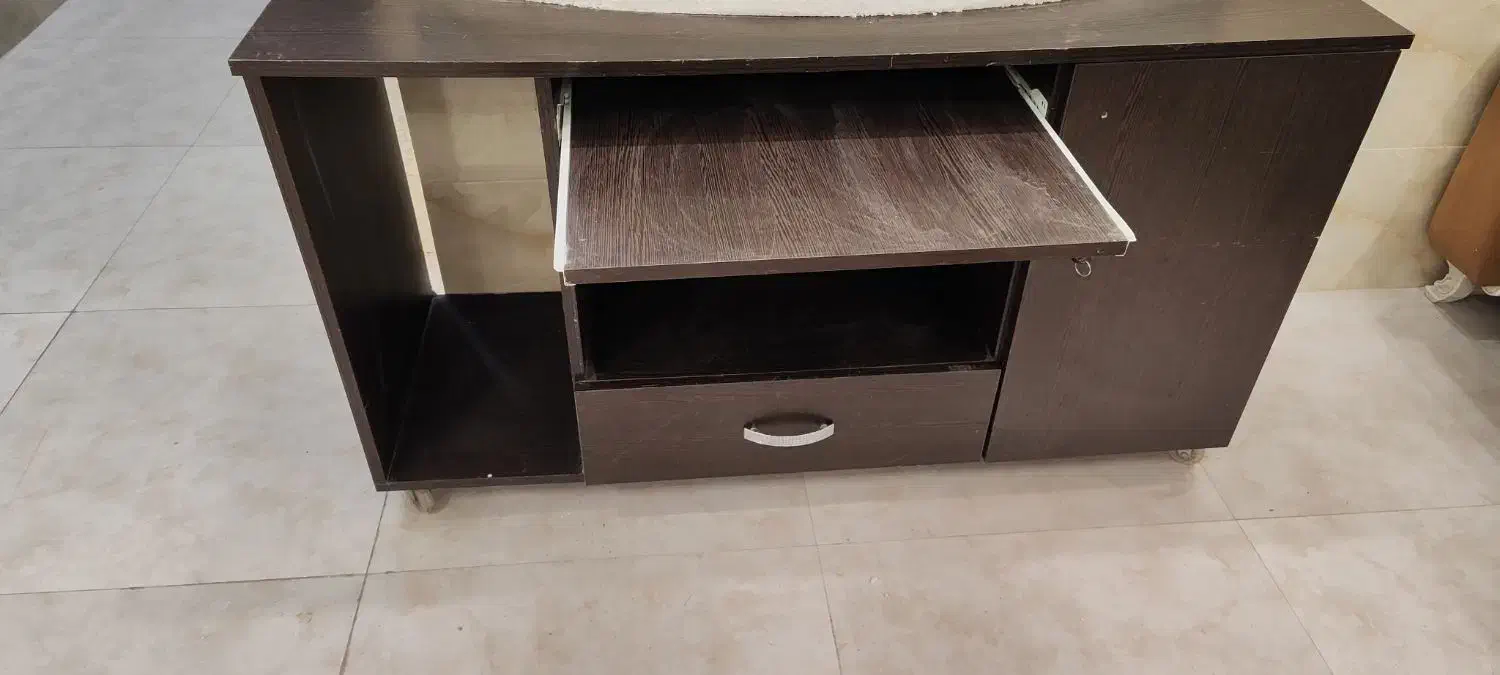 میز  کامپیوتر کاملا سالم ومحکم|میز تحریر و کامپیوتر|اسکو, |دیوار