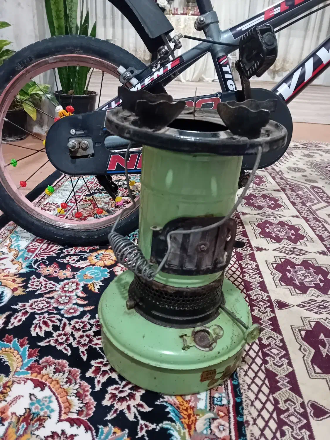 چراغ عتیقه قدیمی صحیح وسالم بدون خرابی|کلکسیون اشیاء عتیقه|آبکوه, |دیوار