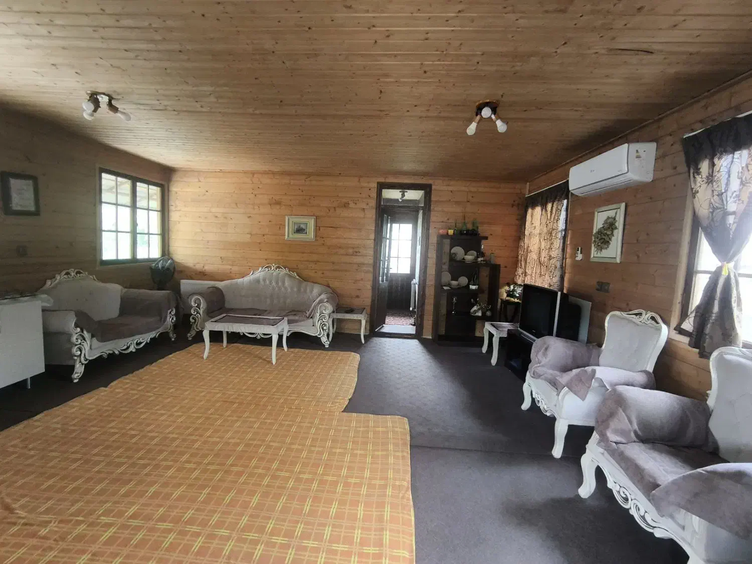 کلبه جنگلی|اجارهٔ کوتاه‌مدت ویلا و باغ|شاندرمن, |دیوار